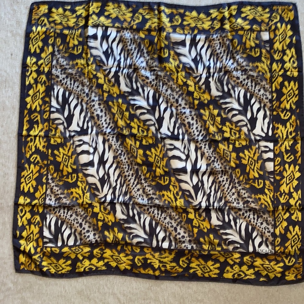 Escada silk scarf - Picture 3 of 3